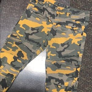 Trendy yellow/camo high waist Cargos !
